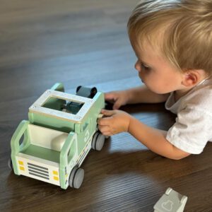 צעצוע משאית אשפה למיחזור עץ מונטסורי – 13 חלקים